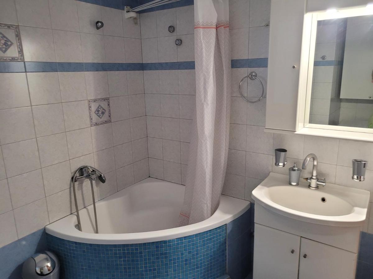 City Center Apartment Арта Екстериор снимка